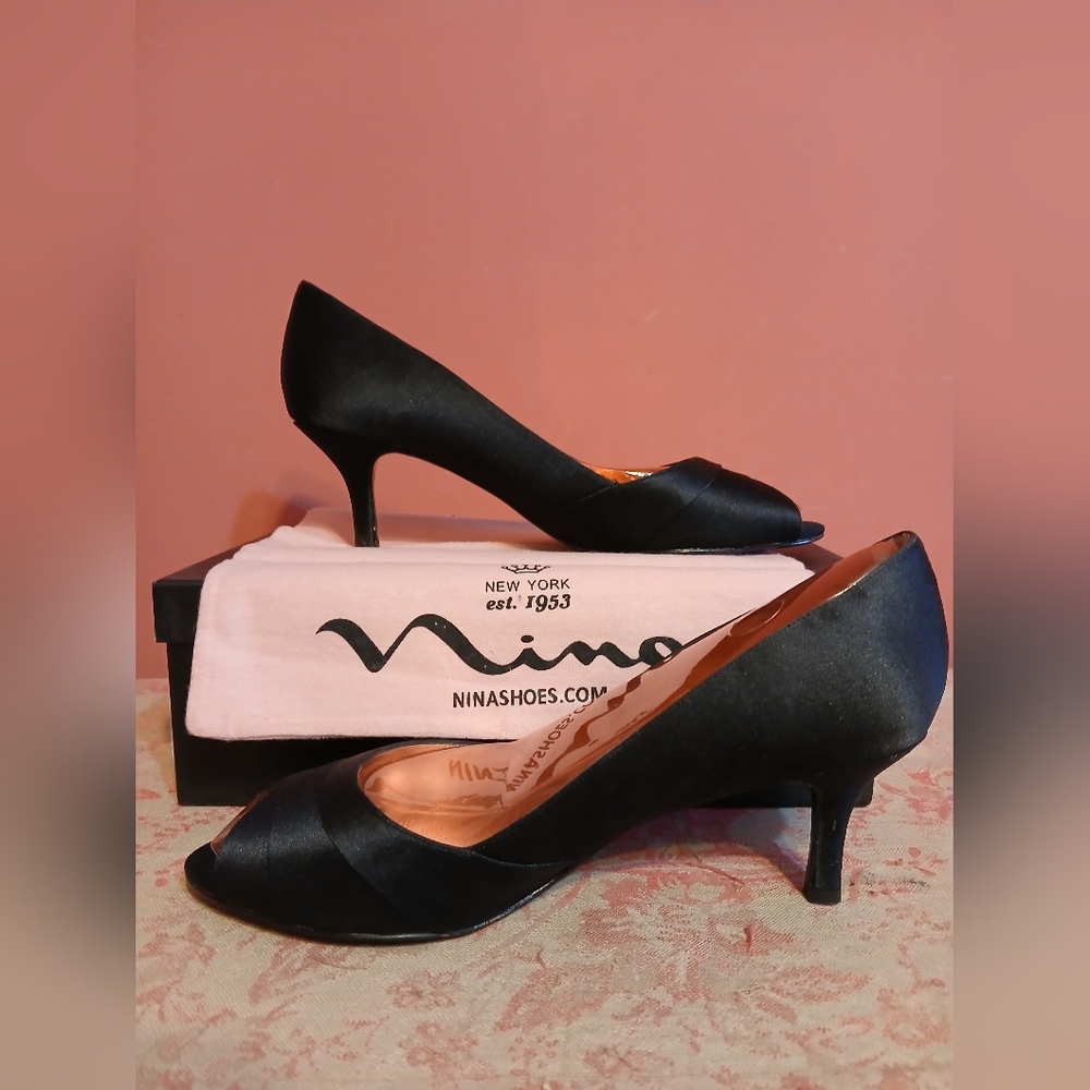 ✨️Nina 'Criana' vintage black satin pump - 39/9m - Picture 2 of 5